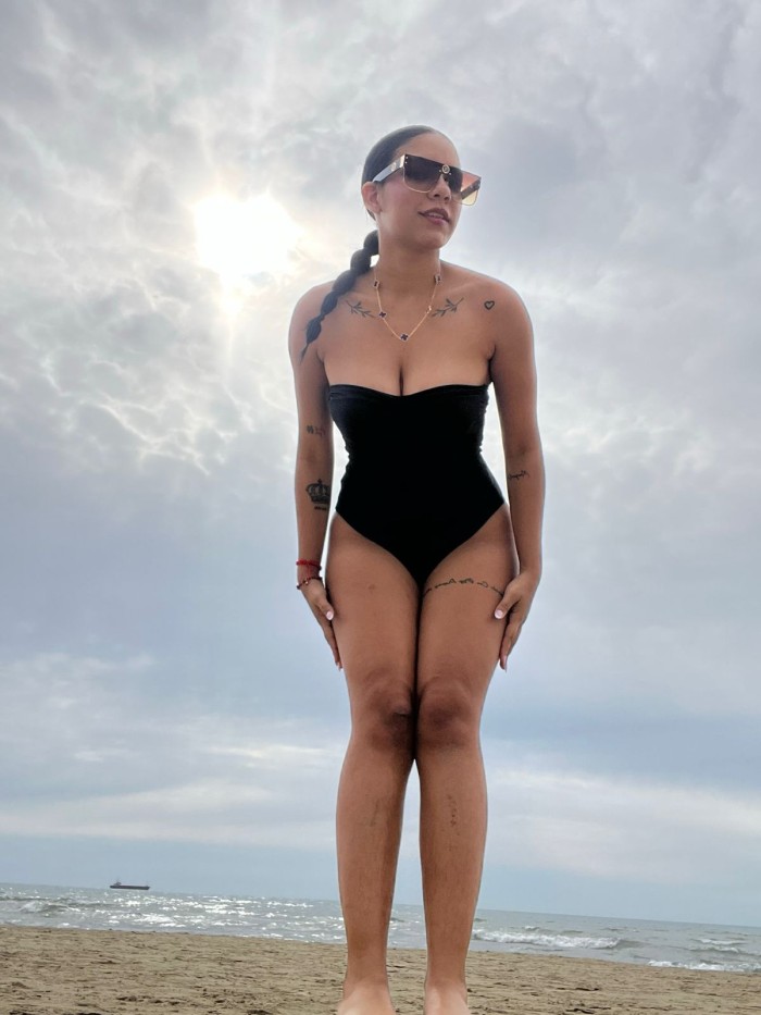 I GOT SOME NICE TITS THAT I