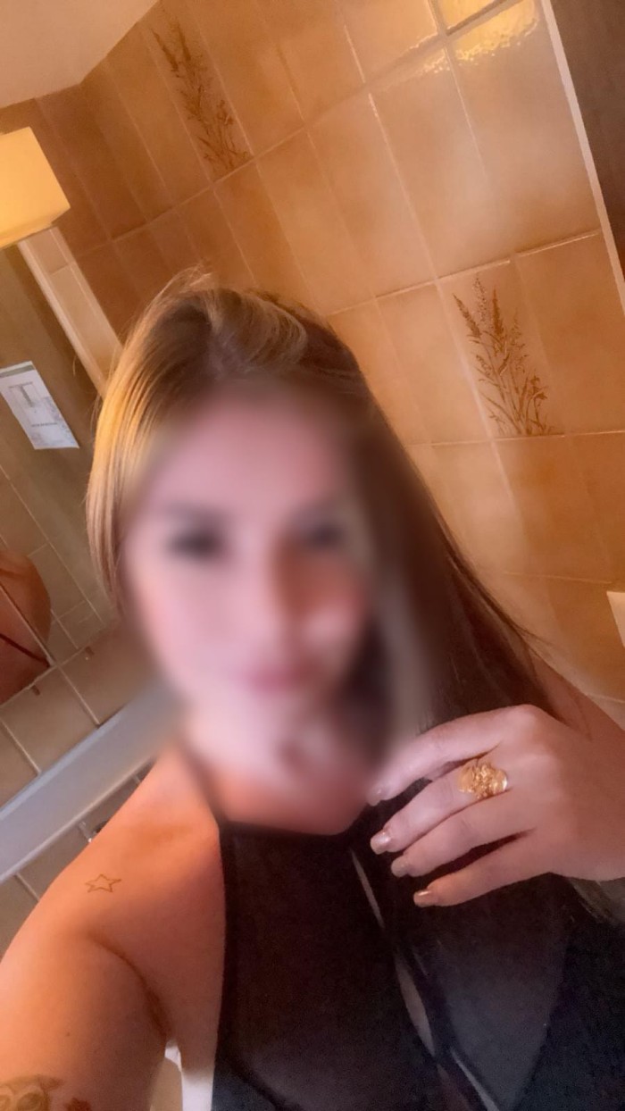 BOMBA LATINA COQUETA ENCANTADORA  VIA JULIA