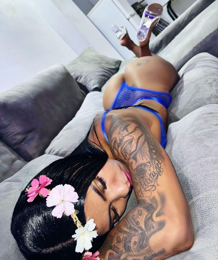 FIESTERA COLOMBIANA DELGADITA SALIDAS A DOMICLIOS