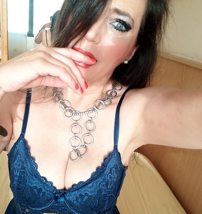 ESPAÑOLA. ESTOY QUE EXPLOTÓ.. FOLLAME FIESTERA, VICIO, MORBO