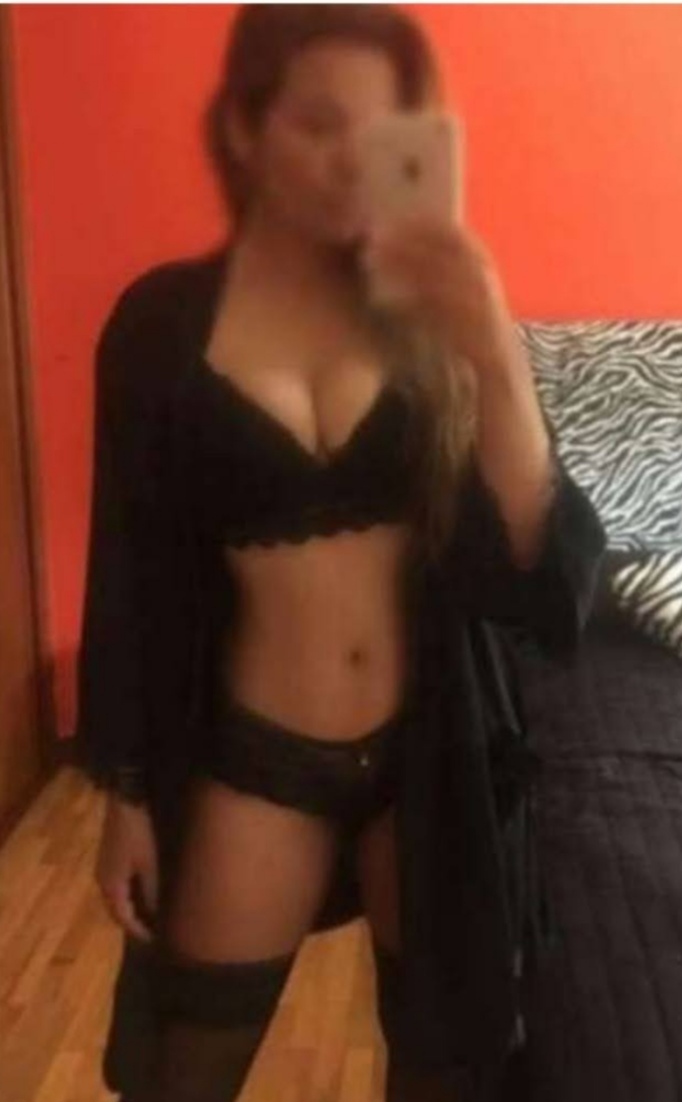 PAULINA SEXI. ATRACTIVA
