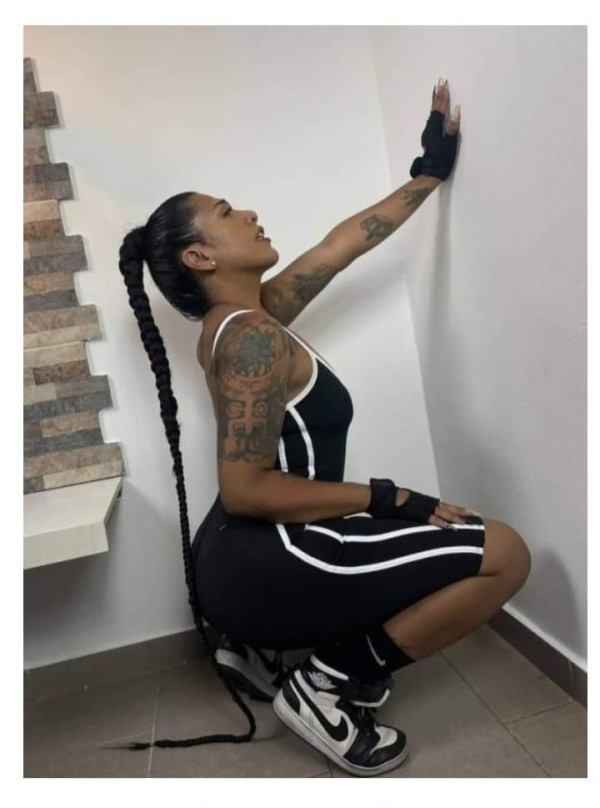 NOVEDAD EN OVIEDO TRANS CUERPO DE ESCANDALO ZONA CORTE INGLES