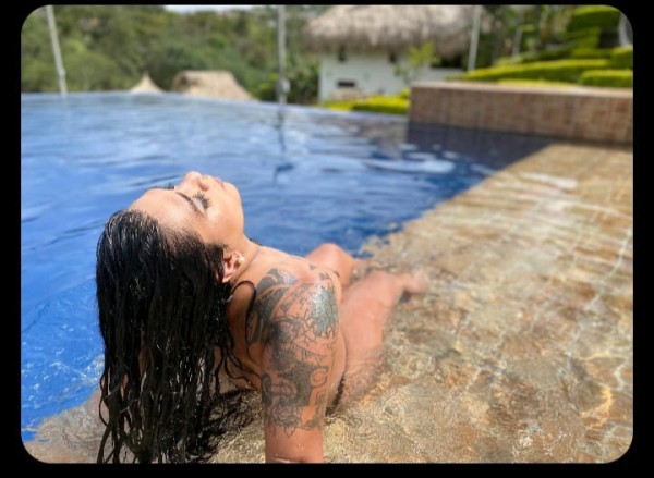 NOVEDAD EN OVIEDO TRANS CUERPO DE ESCANDALO ZONA CORTE INGLES