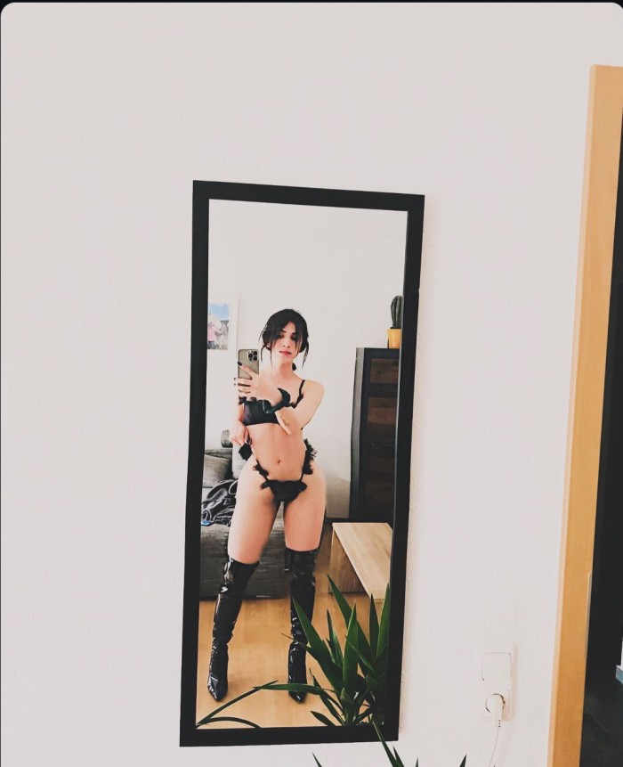 AMIGAS CAÑERAS, TE FOLLAMOS EN TU CASA 100€