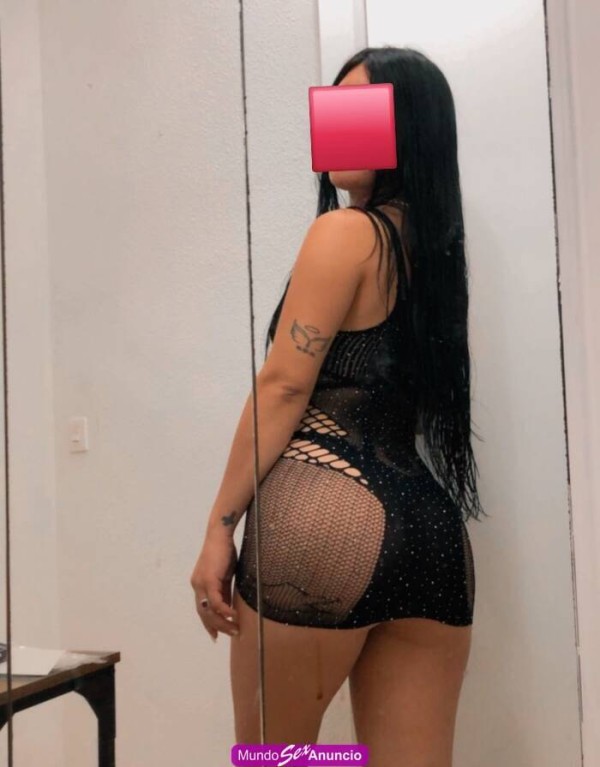 Chicas muy guapas puro fuegos en la cama dispuesta