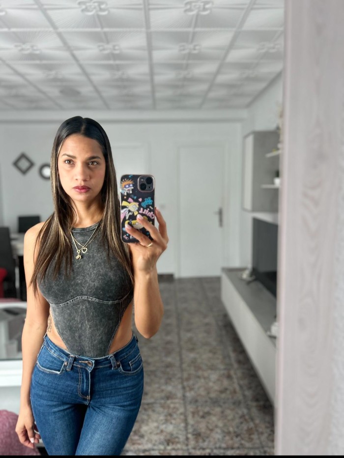 HERMOSA LATINA MUY CANDENTE 24H…SALIDAS