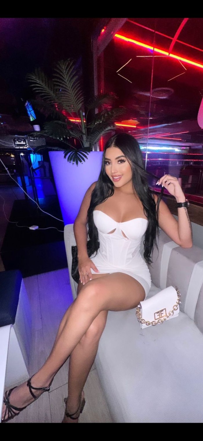 LATINA JUGUETONA DISPONIBLE 24! PLAYA DEN BOSSA