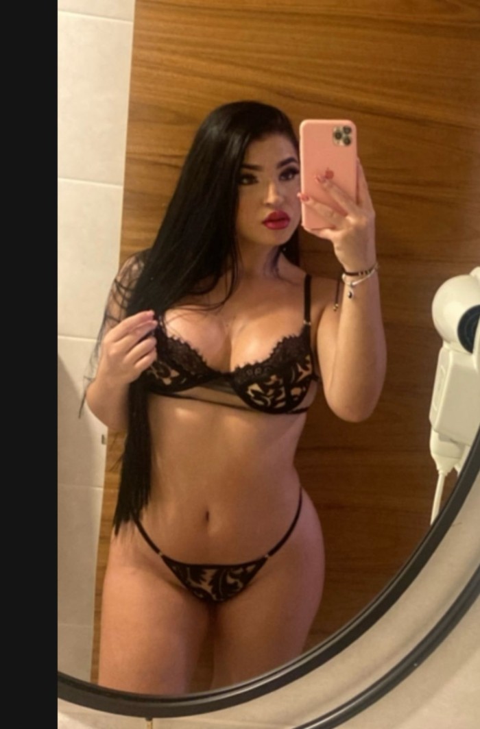 LATINA JUGUETONA DISPONIBLE 24! PLAYA DEN BOSSA