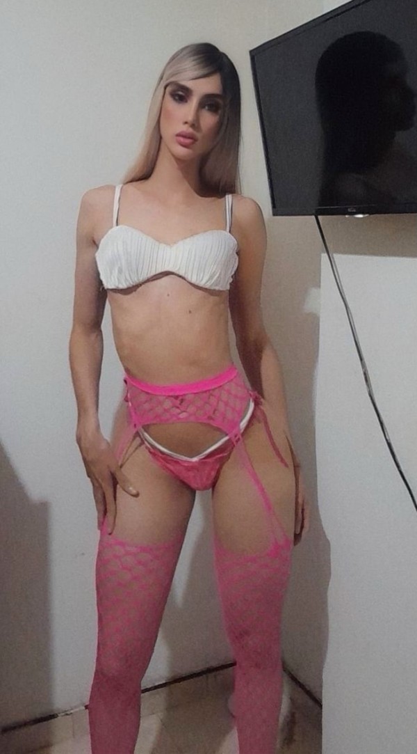 Hermosa trans versatival activa y pasiva complacient