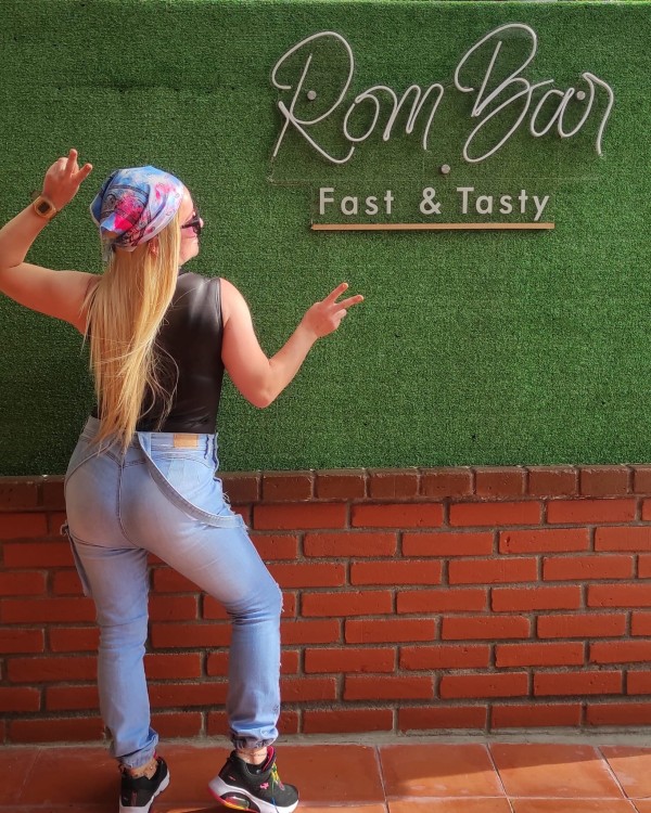 venezolana fiestera bien cachonda