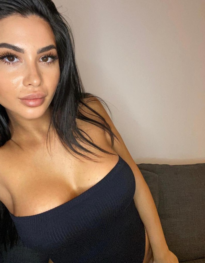 MUY FOGOSA Y CARIÑOSA  UN BESO