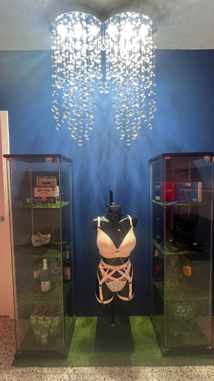 Solo para chicas de lujo habitaciónes gran oportunidad vecindar