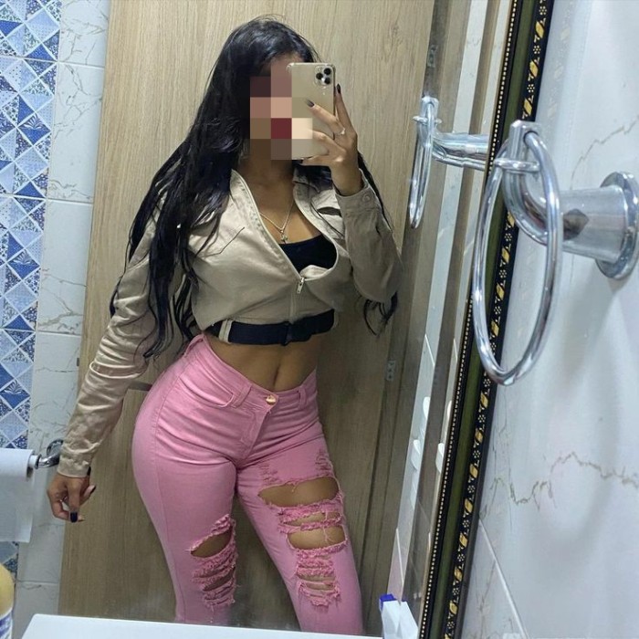 Hermosa y sensual implicada