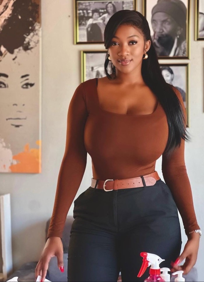 Morenaza venezolana disfrutona muy guapa