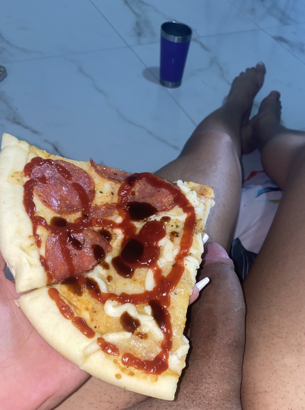 VEN A SACARME TODA LA LECHE, PERRA DOMINA MUY CERDA EXPERTA VIOLANDO BOCAS