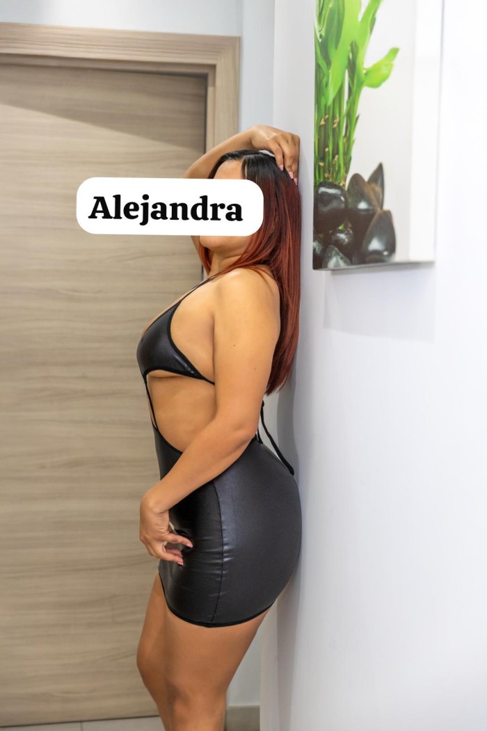 GUARRA Y CACHONDA IMPLICADA SEXO A TOPE