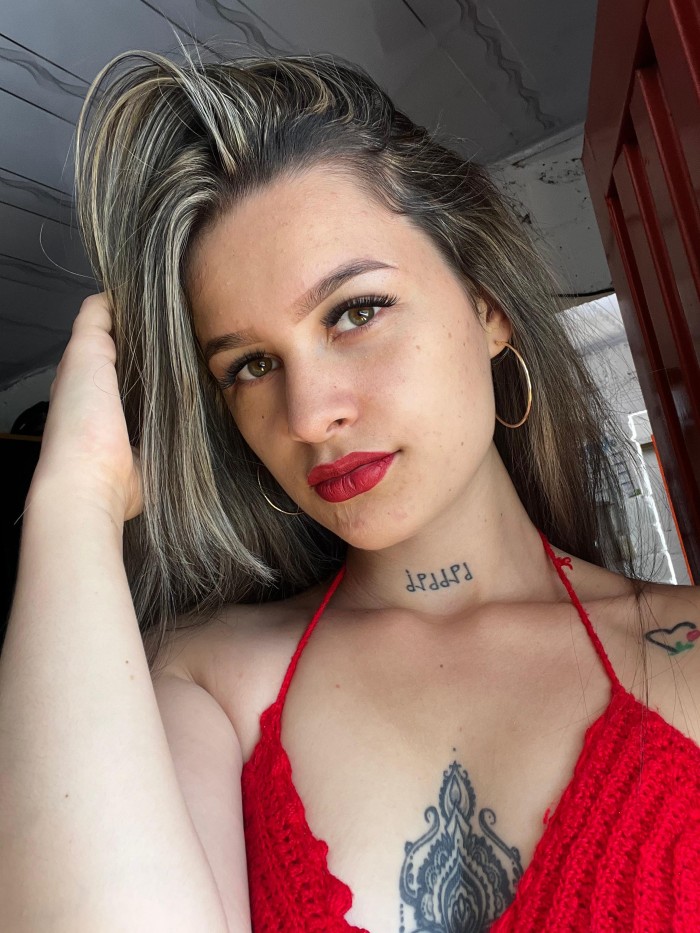 SENSUAL COLOMBIANA CON DESEOS DE POLLA