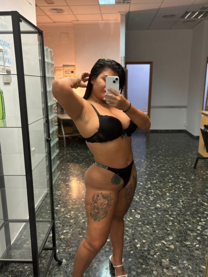 UNA COLOMBIANA BIEN GUARRA Y MUY PERRA EN VALENCIA