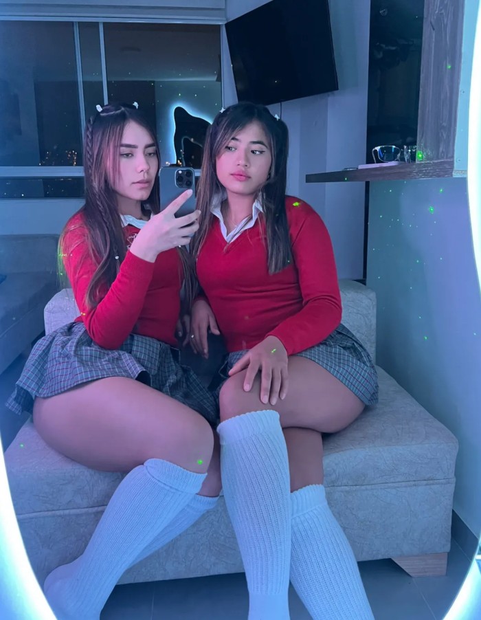 DOS JOVENCITAS UNIVERSITARIAS, CON APETITO DE TI