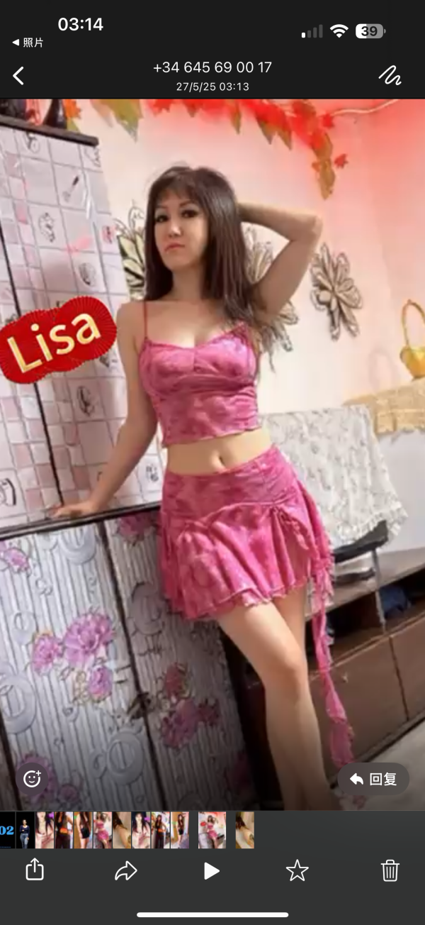 Nueva chica asiática muy guapa gárgara profunda