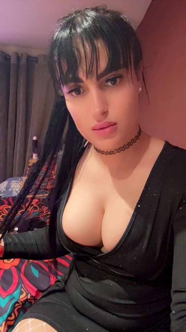 Trans fiestera activa dominante , sin límites, garganta profunda,