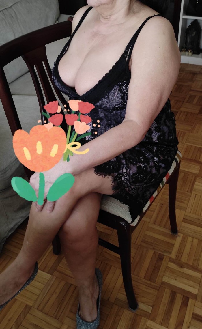 PECHAZOS PELUDINA BESOS CON LENGUA PARTICULAR