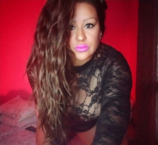 Morenaza con ricas curvas en valencia