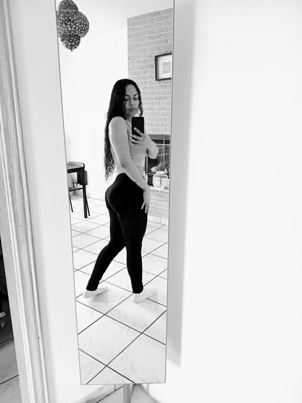 Hola soy una chica latina muy caliente me gusta la fiesta