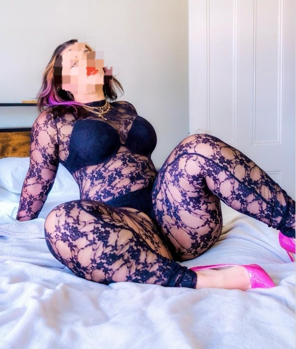 SOLANCH UNA CHICA RELLENITA CON UN CULASO