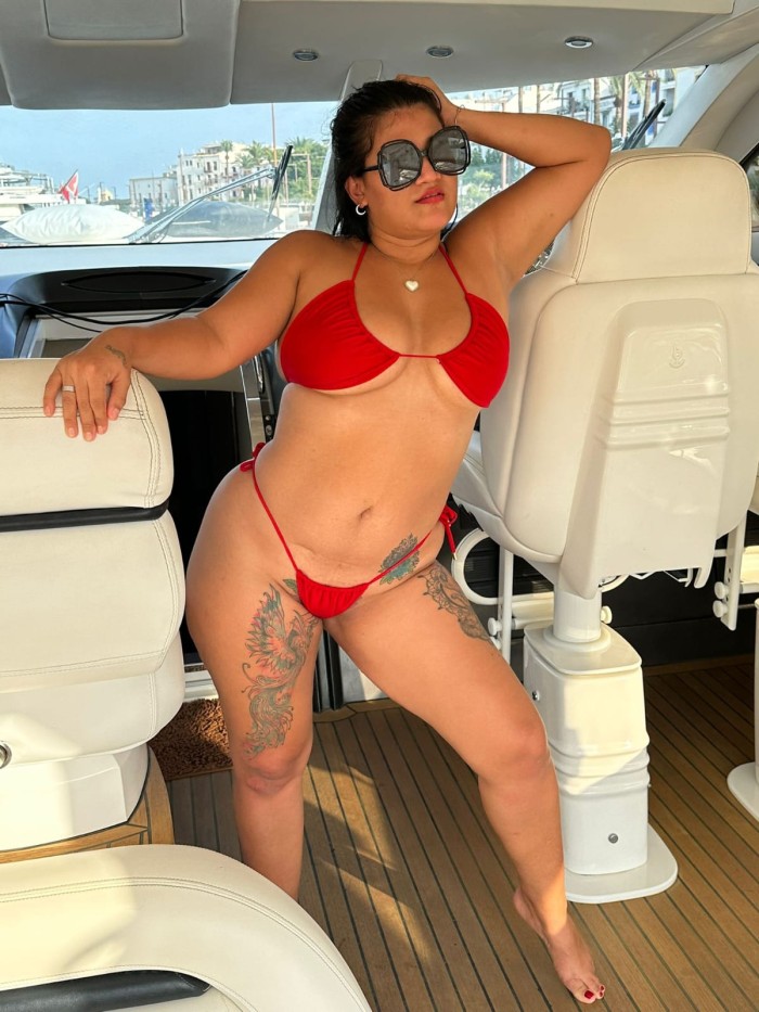 LATINA BIEN CALIENTE PARA TI CON GANAS DE FOLLAR