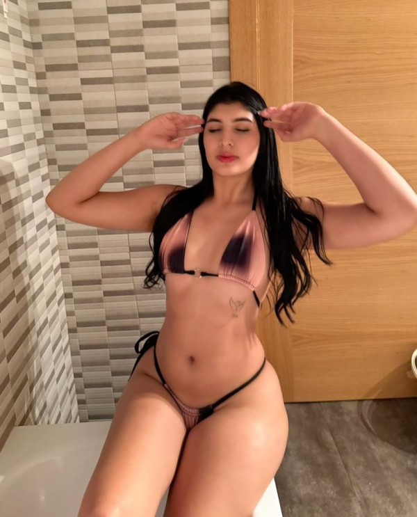 MUÑEQUITA LINDA CABELLOS NEGRO Y LABIOS PROVICATIVOS