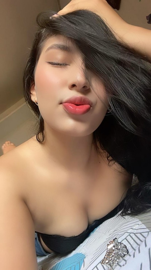 MUÑEQUITA LINDA CABELLOS NEGRO Y LABIOS PROVICATIVOS