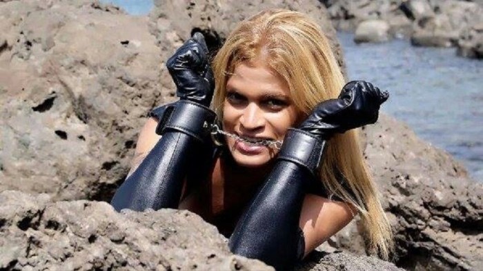 TOP TRANS CON UN GRANDE CARAMELO PARA TI