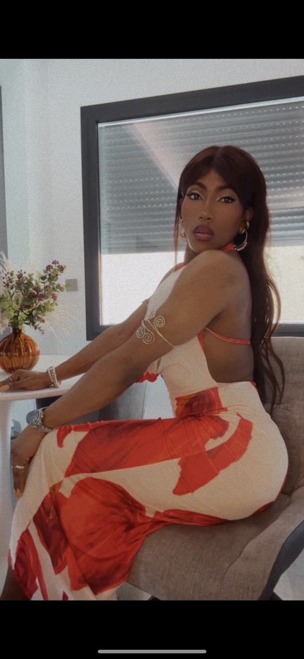 Tú amante y amiga perfecta XL dominante.pasiva latina dotada complaciente