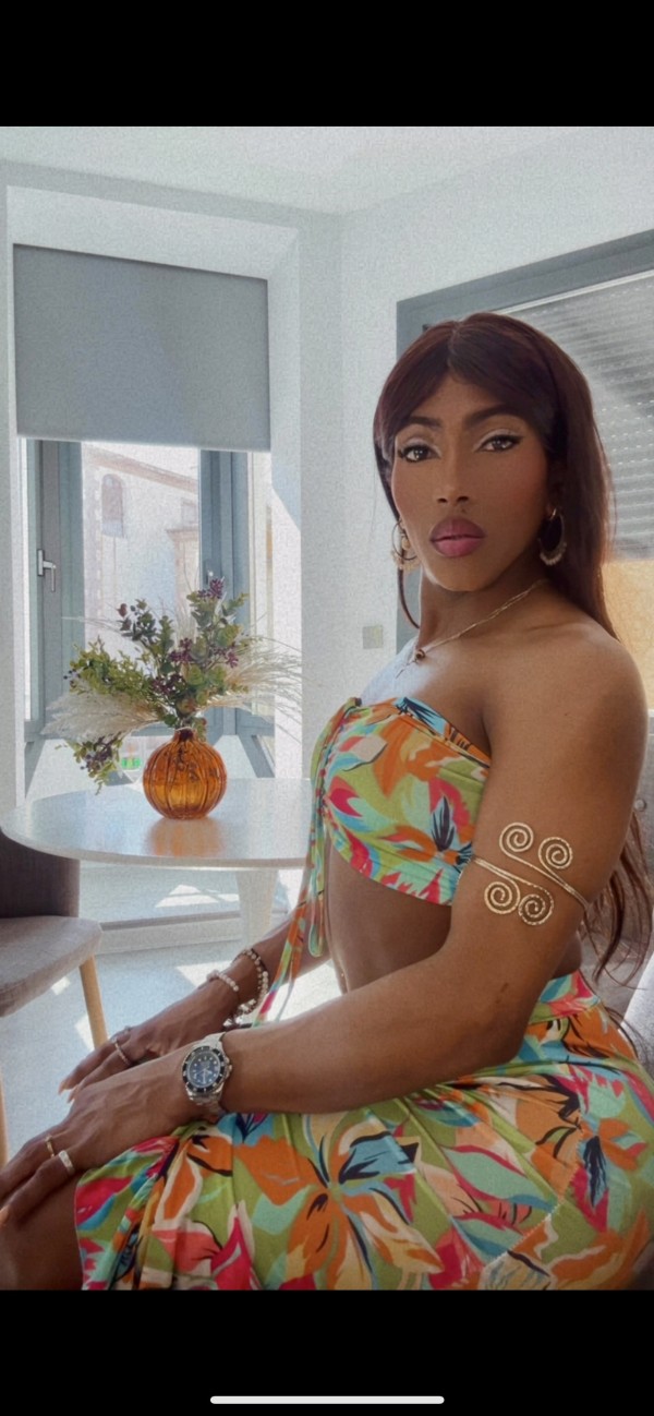 Tú amante y amiga perfecta XL dominante.pasiva latina dotada complaciente