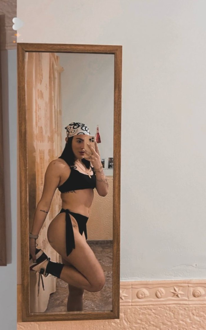 TRANS RICA MUY FEMENINA CHUPA POLLA