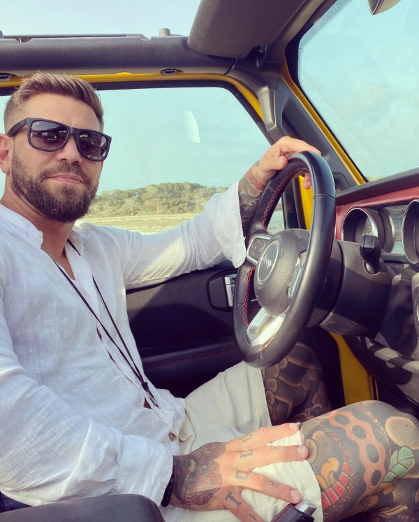 FAMOSO ACTOR PORNO DISPONIBLE