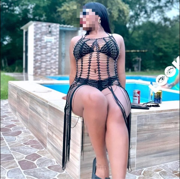 LATINA MUY COMPLACIENTE