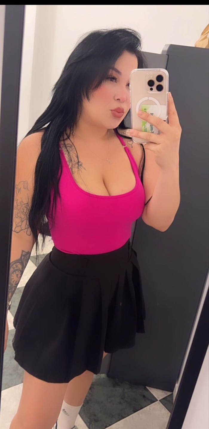 QUIERO TENER TU JUGUETE ENTRE MIS PIERNAS