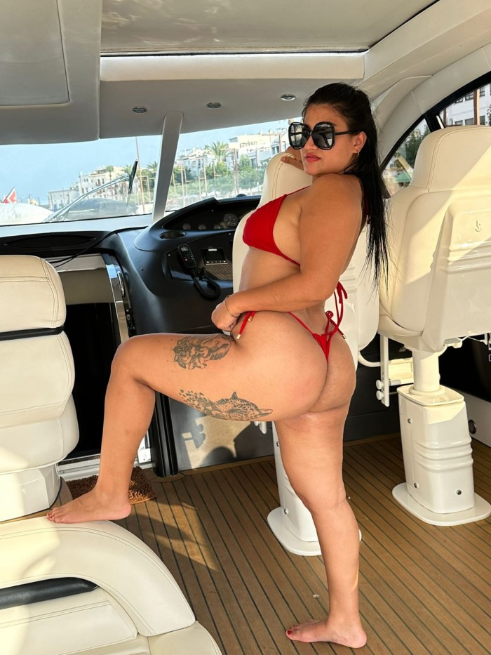 LATINA BIEN CALIENTE PARA TI CON GANAS DE FOLLAR