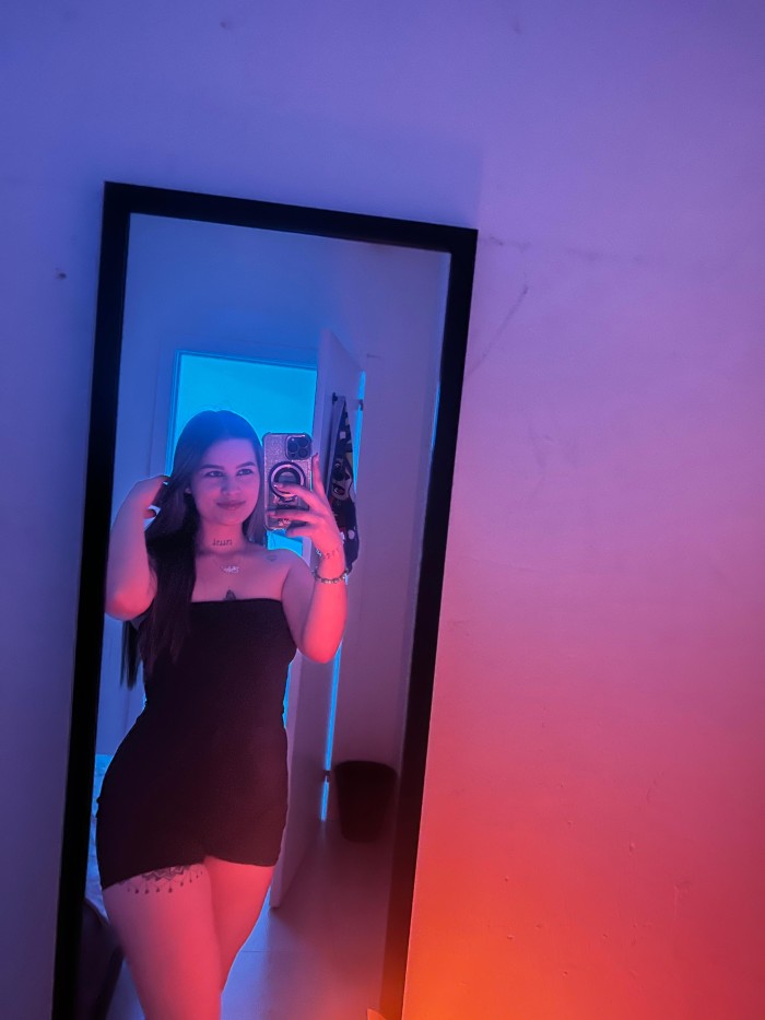 CALIENTE LATINA CON GANAS DE FOLLAR