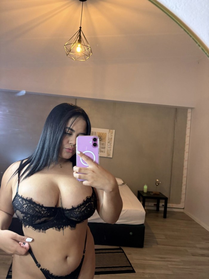 MI CLITORIS ESTA ESPERANDO POR TU LENGUA