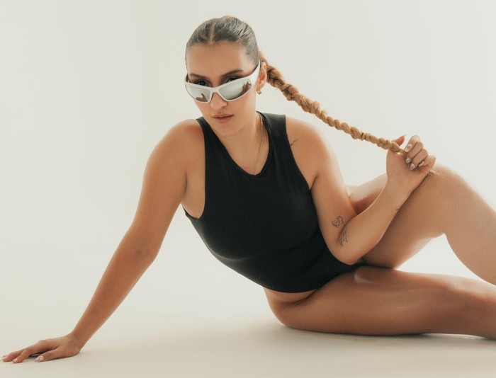 Nuevo par de tetas para ti en (vía Julia)