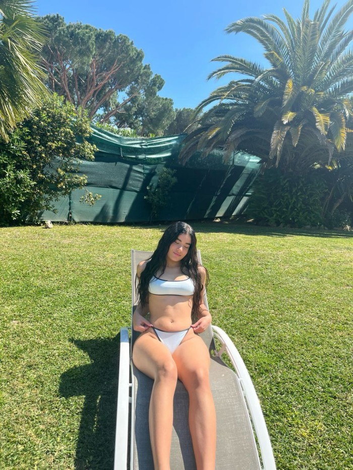 Soy YESSICA, una joven estudiante de 19 años REAL