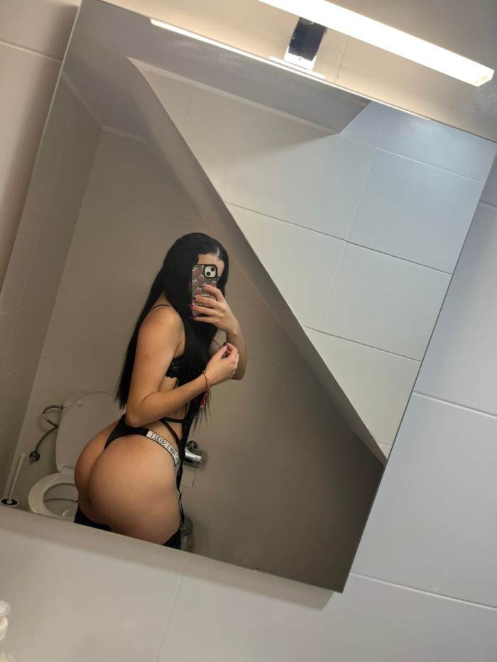 Soy YESSICA, una joven estudiante de 19 años REAL