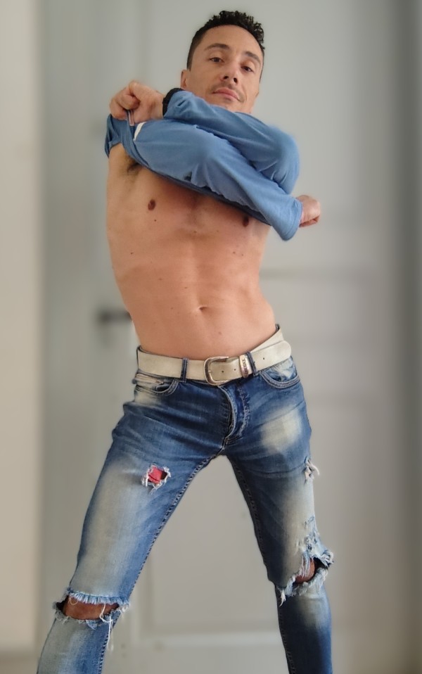 Guapo desnudo ahora delante de ti