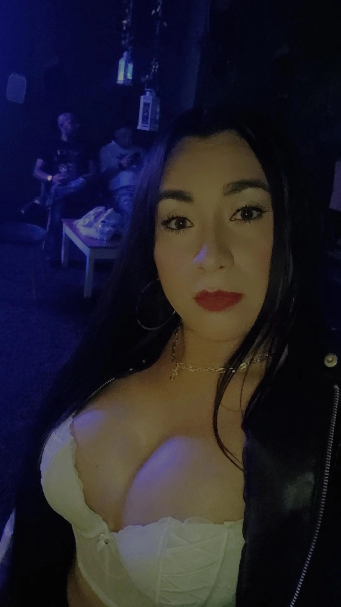 Linda chica trans de 25 años disponible