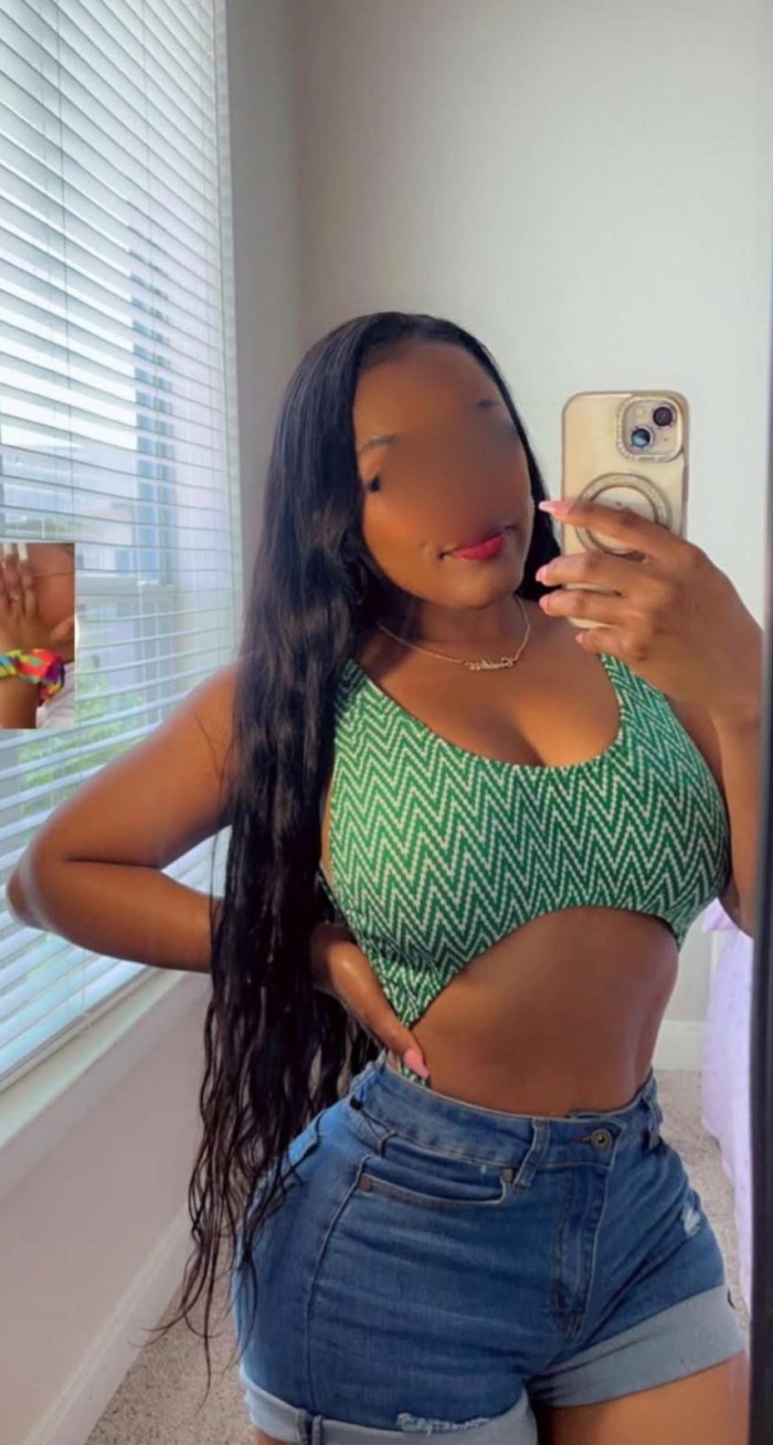 Hermosa  morena sexy