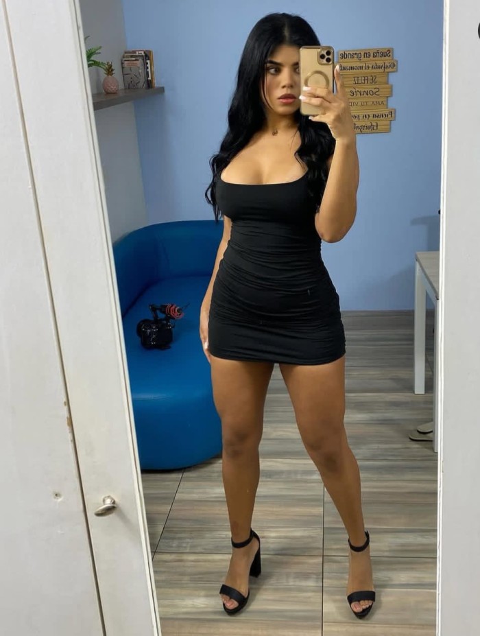 Bonita latina muy guapa dispuesta a todo