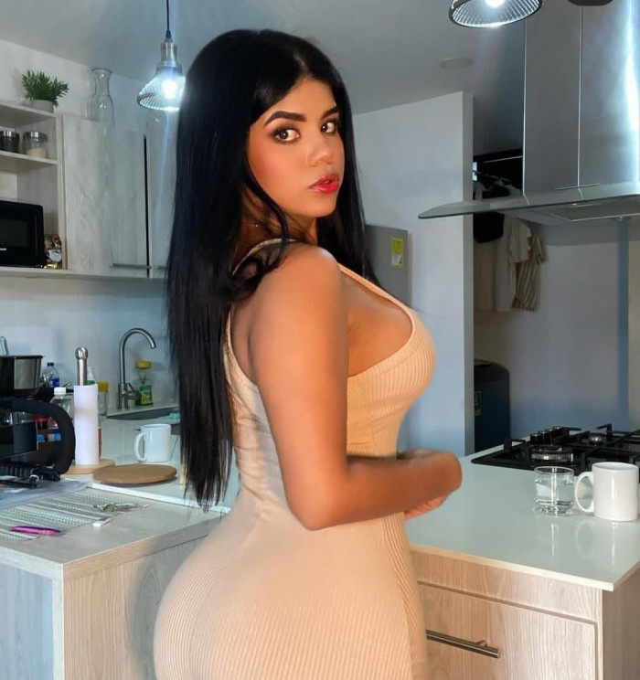 Bonita latina muy guapa dispuesta a todo